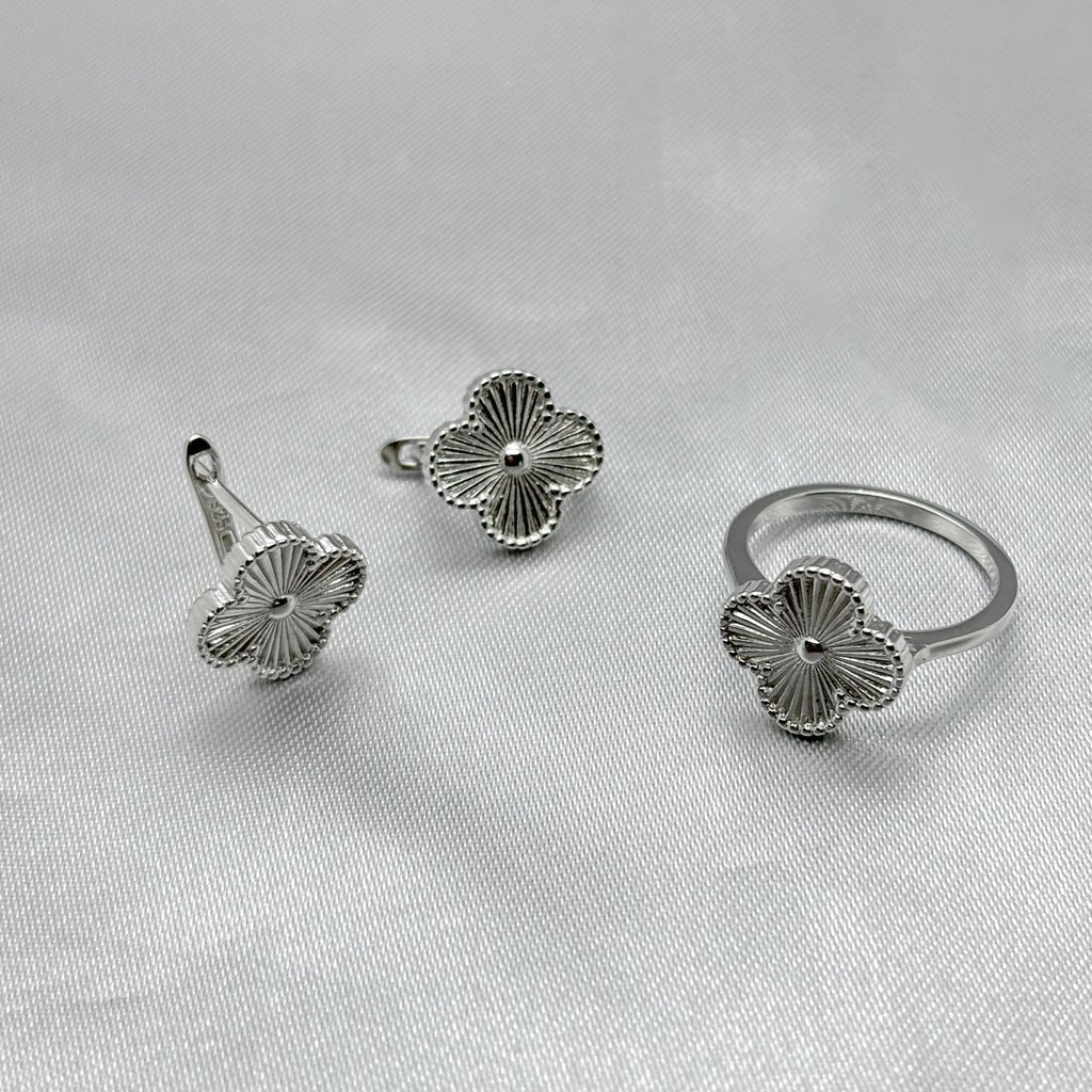 #J106 - Juego De Aretes Y Anillo Trébol Tipo Van Cleef - PU8.5